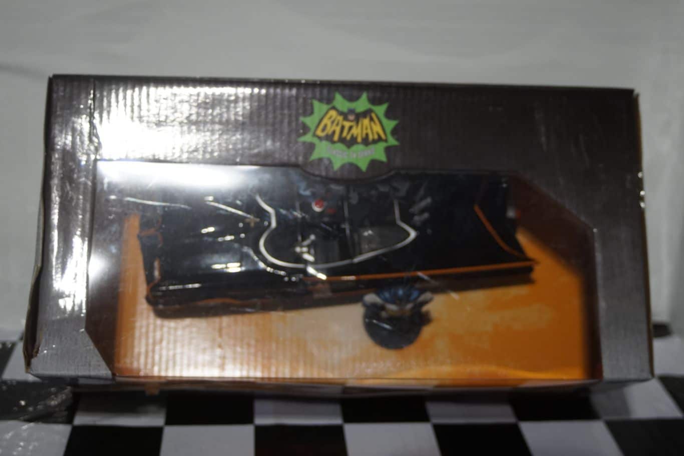 Jada tv series batmobile and batman die-cast 1:24 - ‎98259