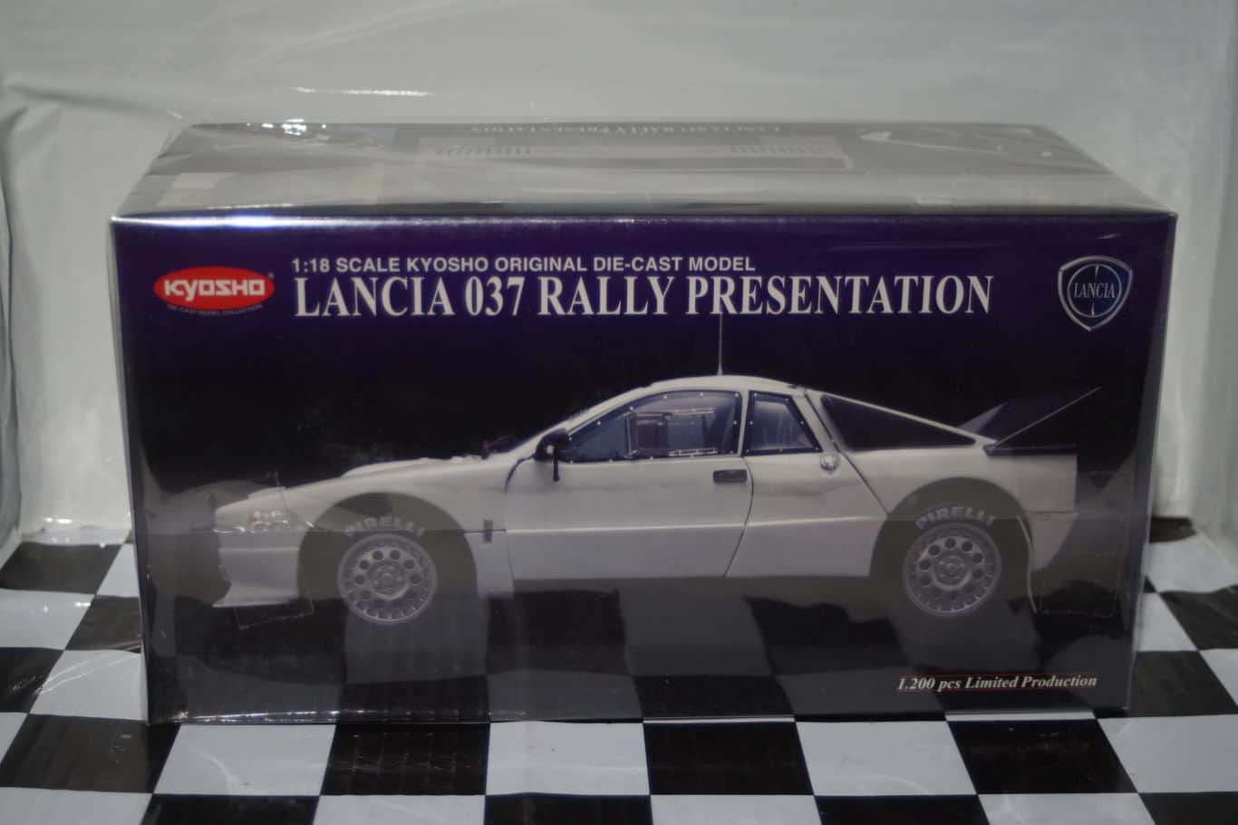 Lancia 037 rally presentation (white) 1:18 diecast kyosho 08304w