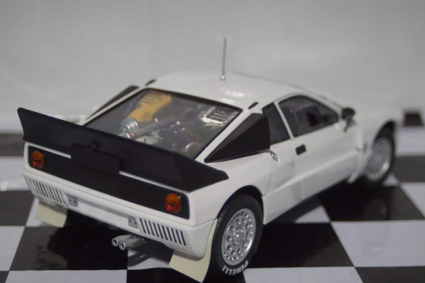 Lancia 037 rally presentation (white) 1:18 diecast kyosho 08304w