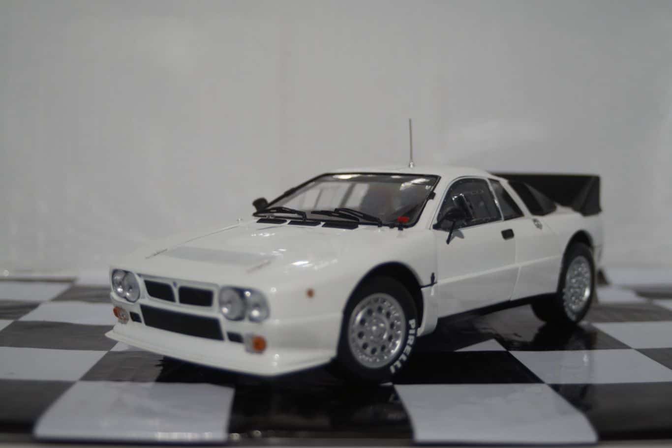 Lancia 037 rally presentation (white) 1:18 diecast kyosho 08304w