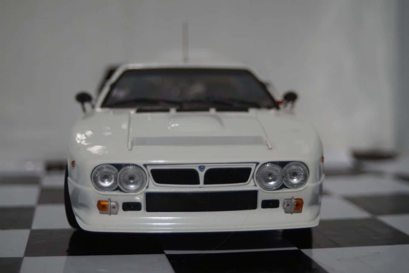 Lancia 037 rally presentation (white) 1:18 diecast kyosho 08304w
