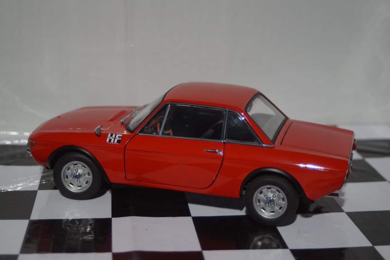 Lancia Fulvia 1.6 HF Fanal One 1:18 Diecast Autoart 74701
