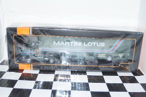 Ixo volvo f89 Martini Lotus racing Transporter 1:43 TTR025