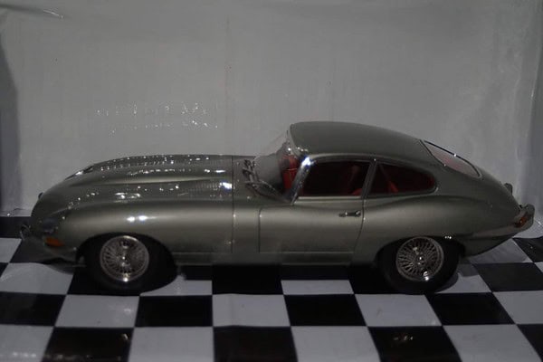 Norev Jaguar E Type Coupe Grey 1964 1:18 scale 122711