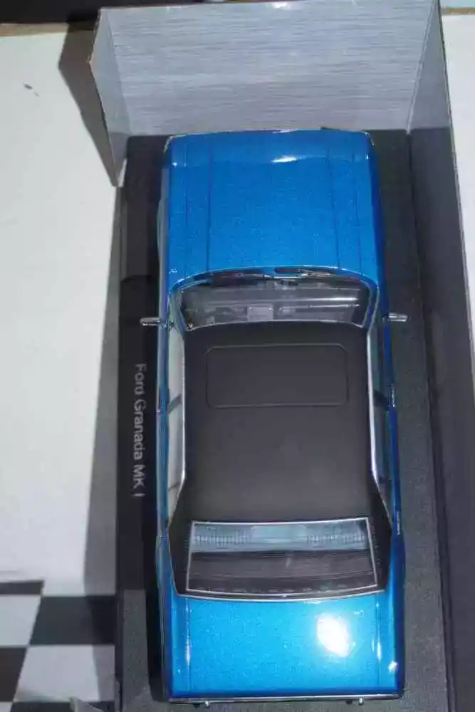 Model car group ford granada mk1 red/black mcg18393
