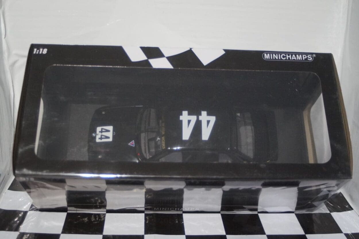 Minichamps bmw m3 bathurst 1000 km 1987 j.richards 1:18 155 872044