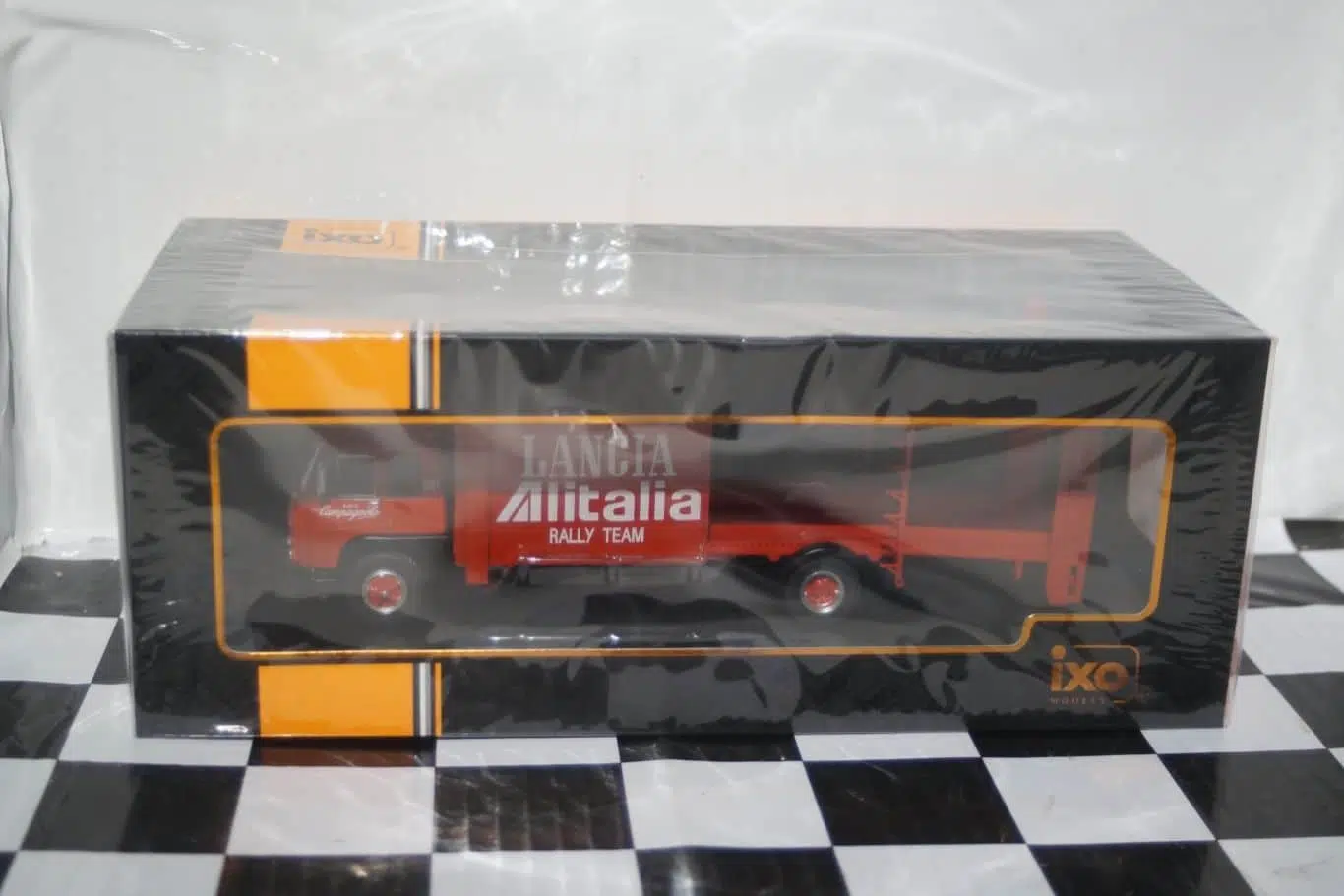Ixo Fiat 673 Racing Transporter 1976 Lancia Italia 1:43 scale TRU037
