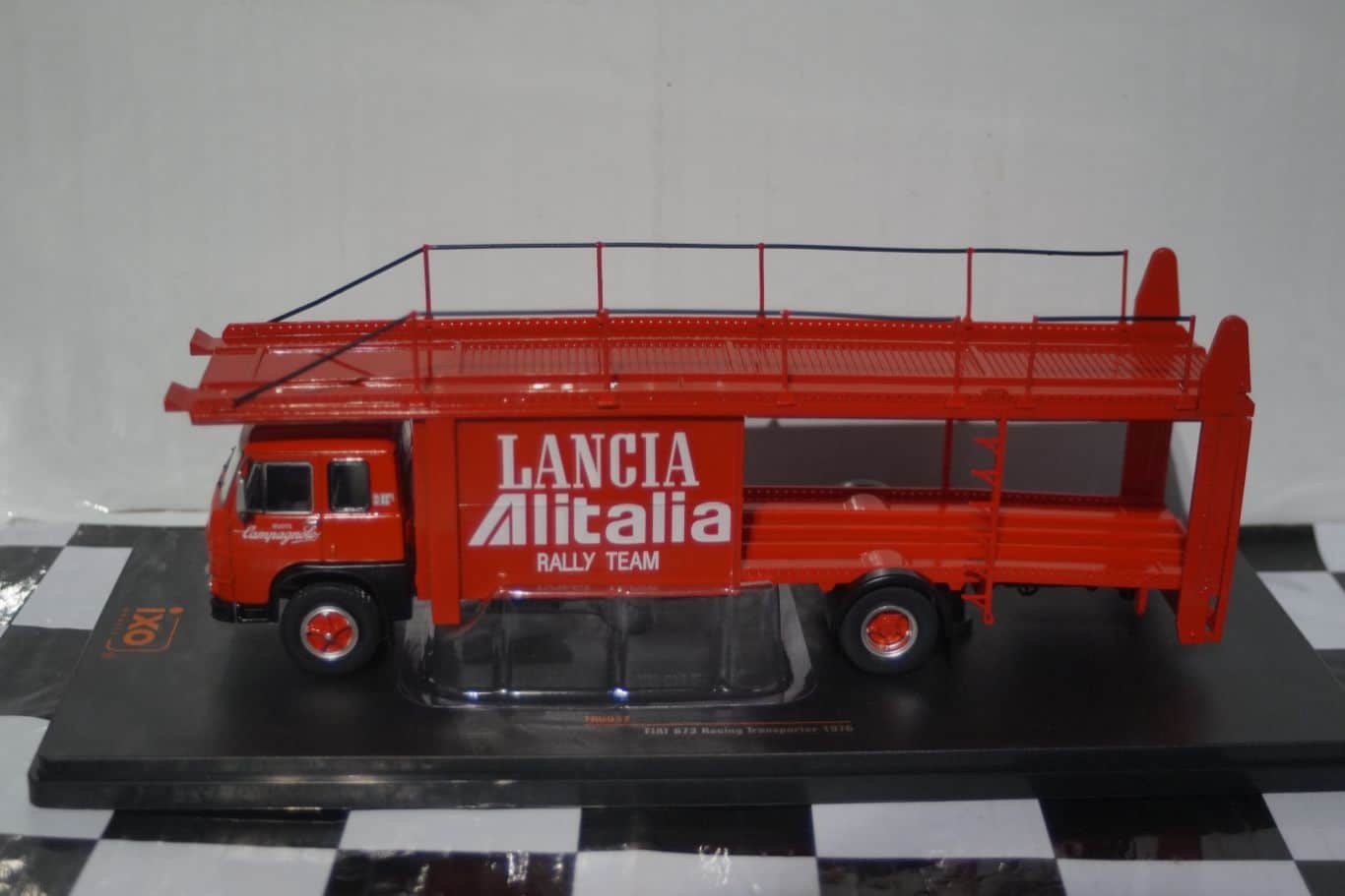 Ixo Fiat 673 Racing Transporter 1976 Lancia Italia 1:43 scale TRU037