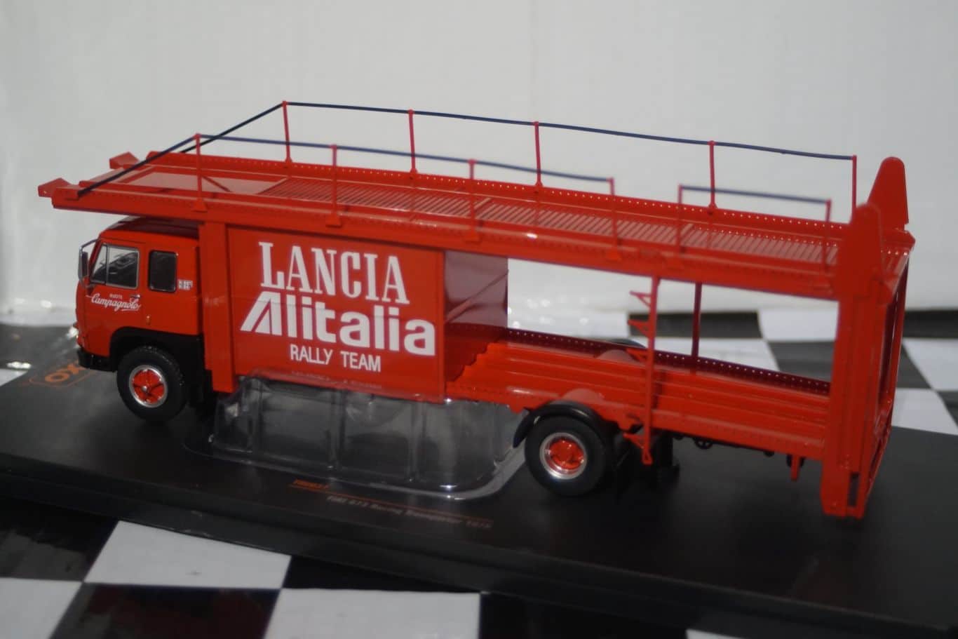 Ixo Fiat 673 Racing Transporter 1976 Lancia Italia 1:43 scale TRU037