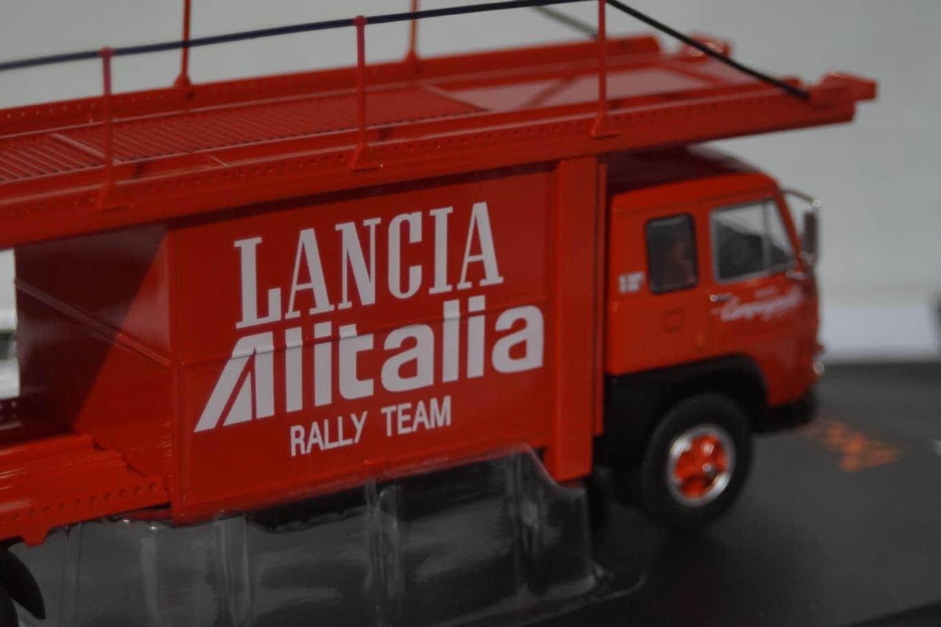 Ixo Fiat 673 Racing Transporter 1976 Lancia Italia 1:43 scale TRU037