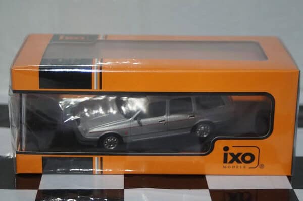 Ixo ford sierra ghia estate silver diecast 1:43 clc391n