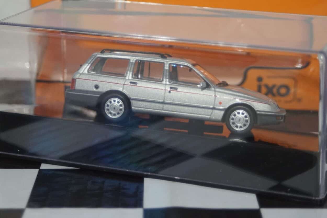 Ixo ford sierra ghia estate silver diecast 1:43 clc391n