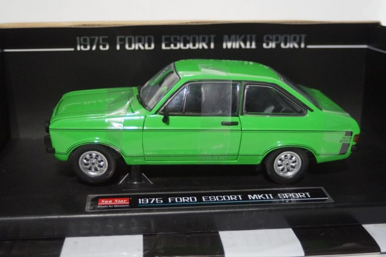 Sunstar 1975 ford escort mk2 sport green 4619 1:18 scale