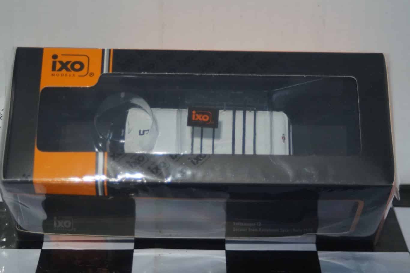 Ixo VW T2 Bus Martini Porsche Safari Rally Diecast 1:43 RAC386X