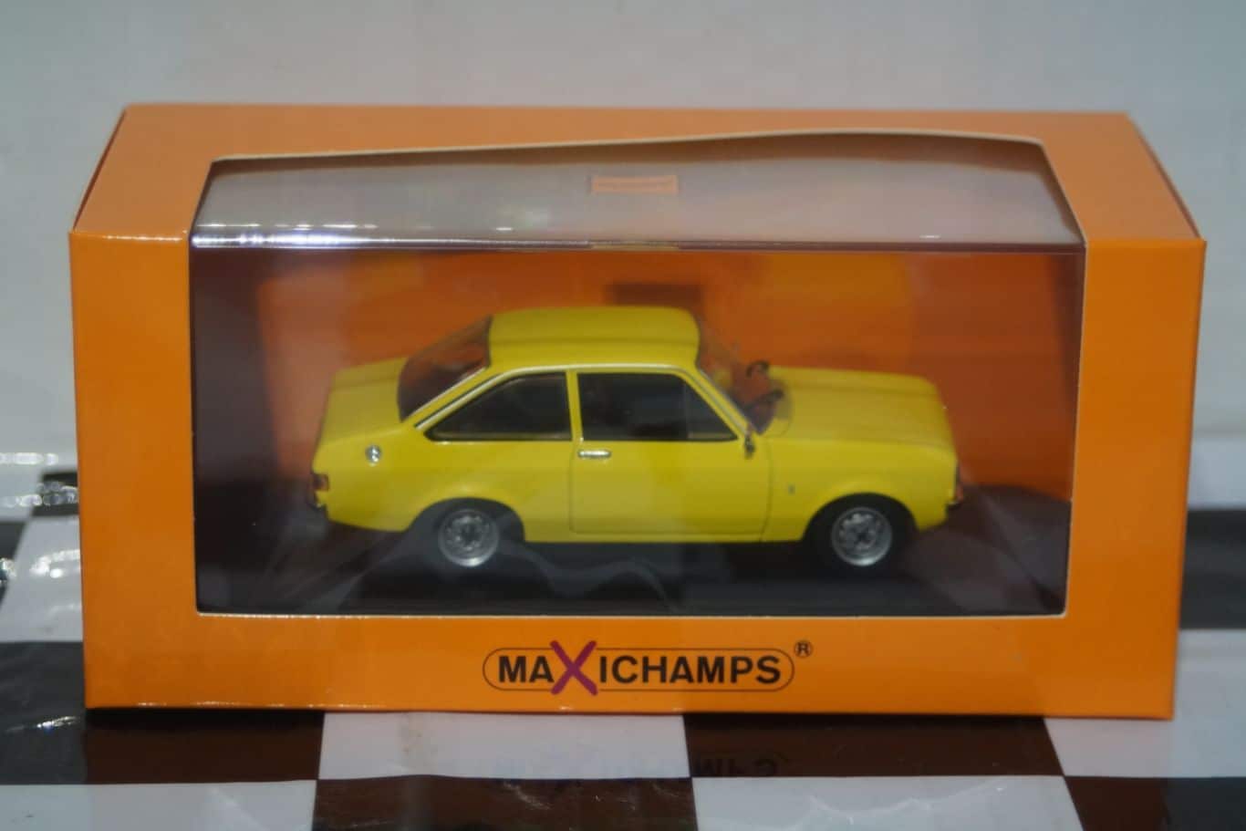 Maxichamps Ford Escort MK2 1975 Yellow Minichamps 1:43 940 084100