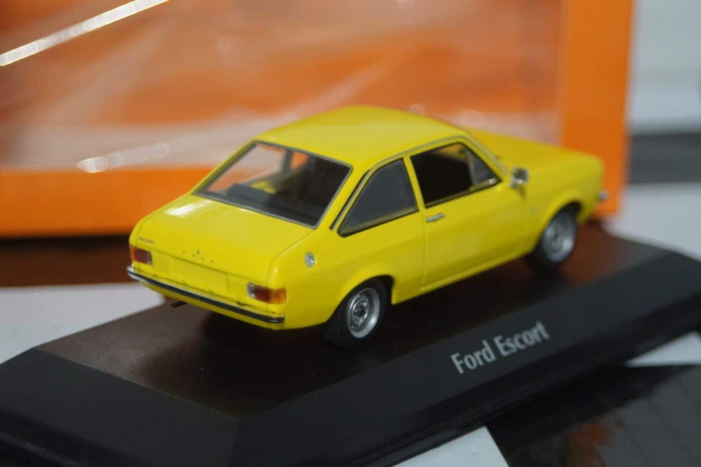 Maxichamps Ford Escort MK2 1975 Yellow Minichamps 1:43 940 084100