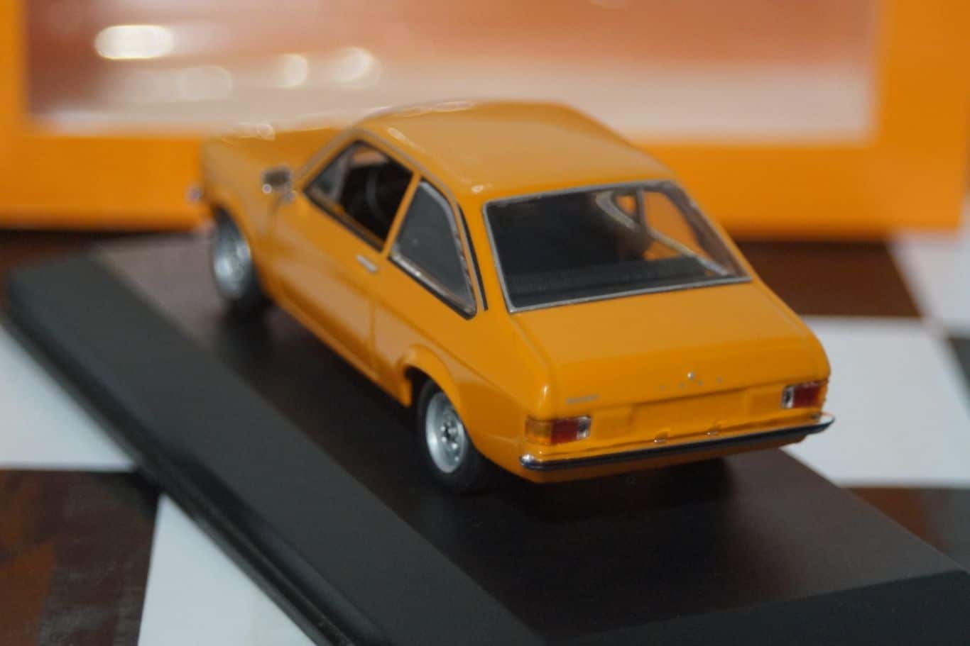 Maxichamps ford focus turnier (estate) 1998 red 1:43 940 087010