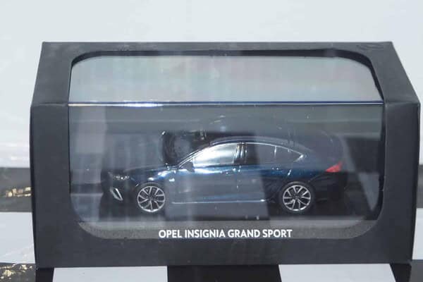 I scale opel insignia grand sport dark blue 1:43 oc10924