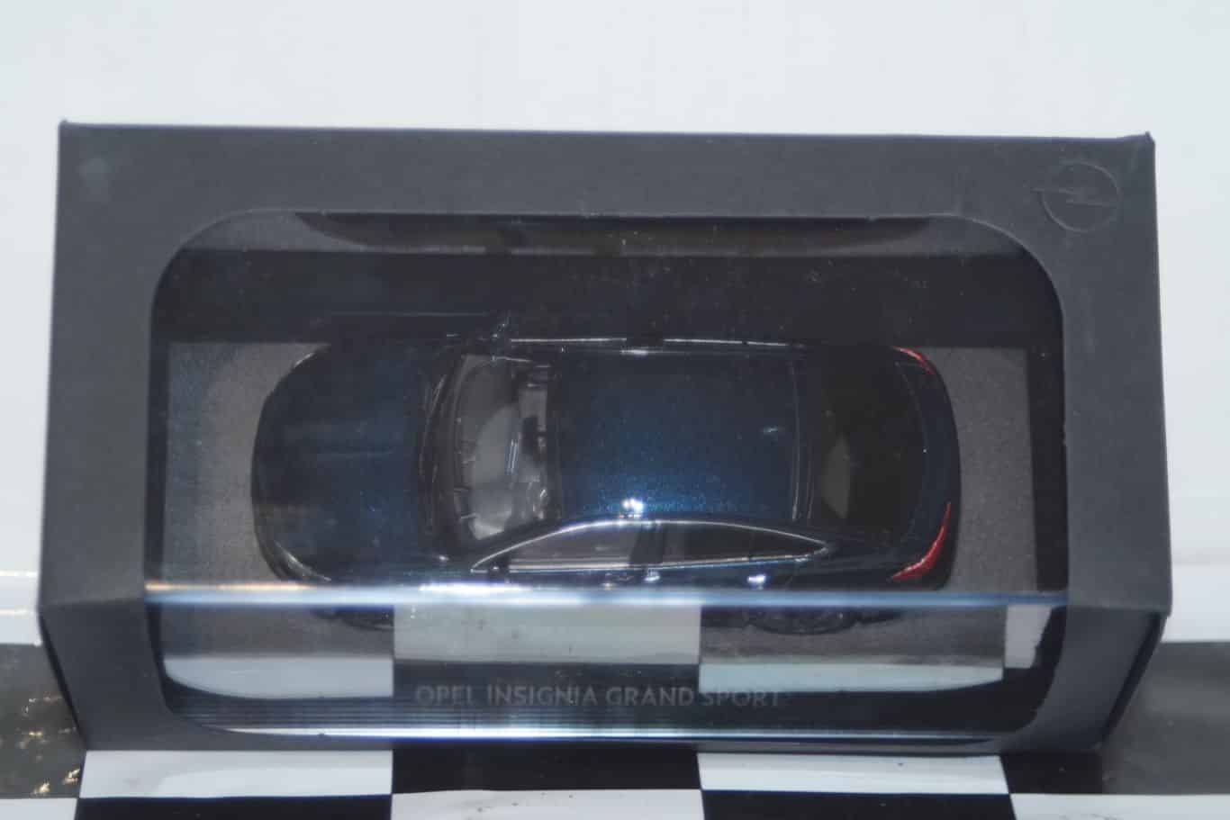 I scale opel insignia grand sport dark blue 1:43 oc10924