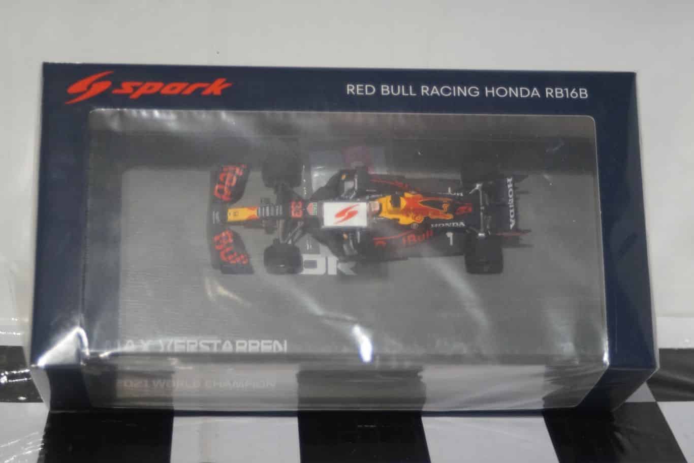 Spark Red Bull Racing RB16B Abu Dhabi GP 2021 M.Verstappen 1:43 Resin S7861