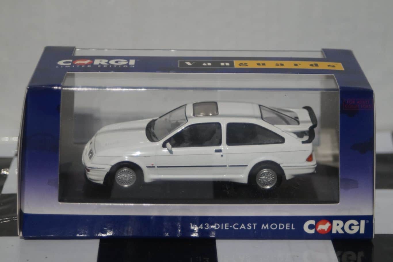 Vanguards ford sierra rs500 cosworth white va11707 1/43