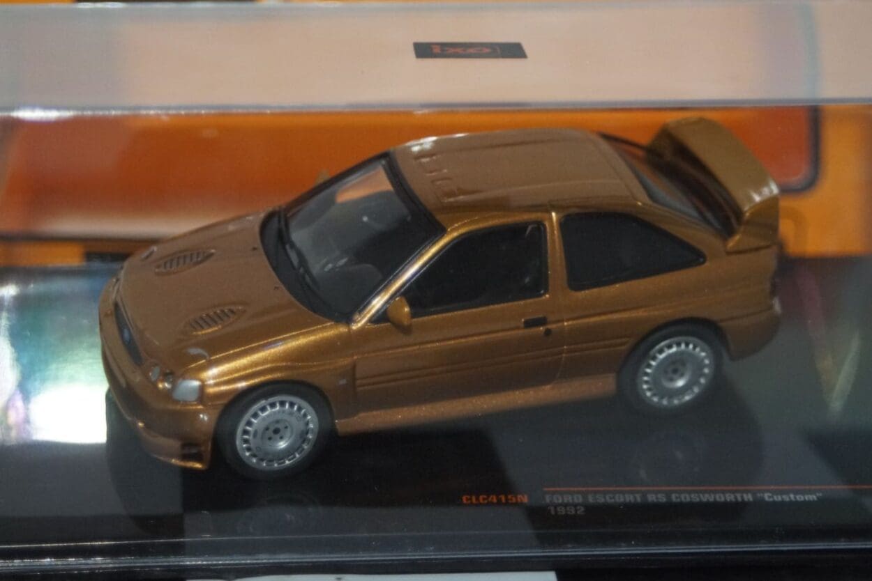 Ixo ford escort rs cosworth 1982 gold diecast 1:43 clc415n
