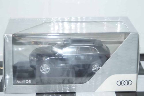 Spark Audi A1 2018 White/Black Dealer 1:43 Resin Audi5011801031