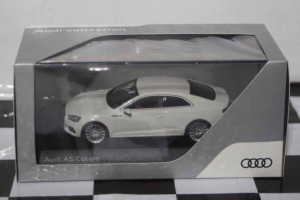 Spark audi a1 2018 white/black dealer 1:43 resin audi5011801031