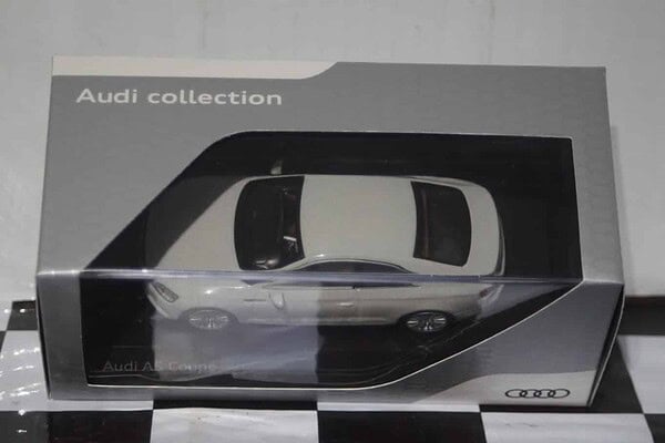 Spark audi a1 2018 white/black dealer 1:43 resin audi5011801031