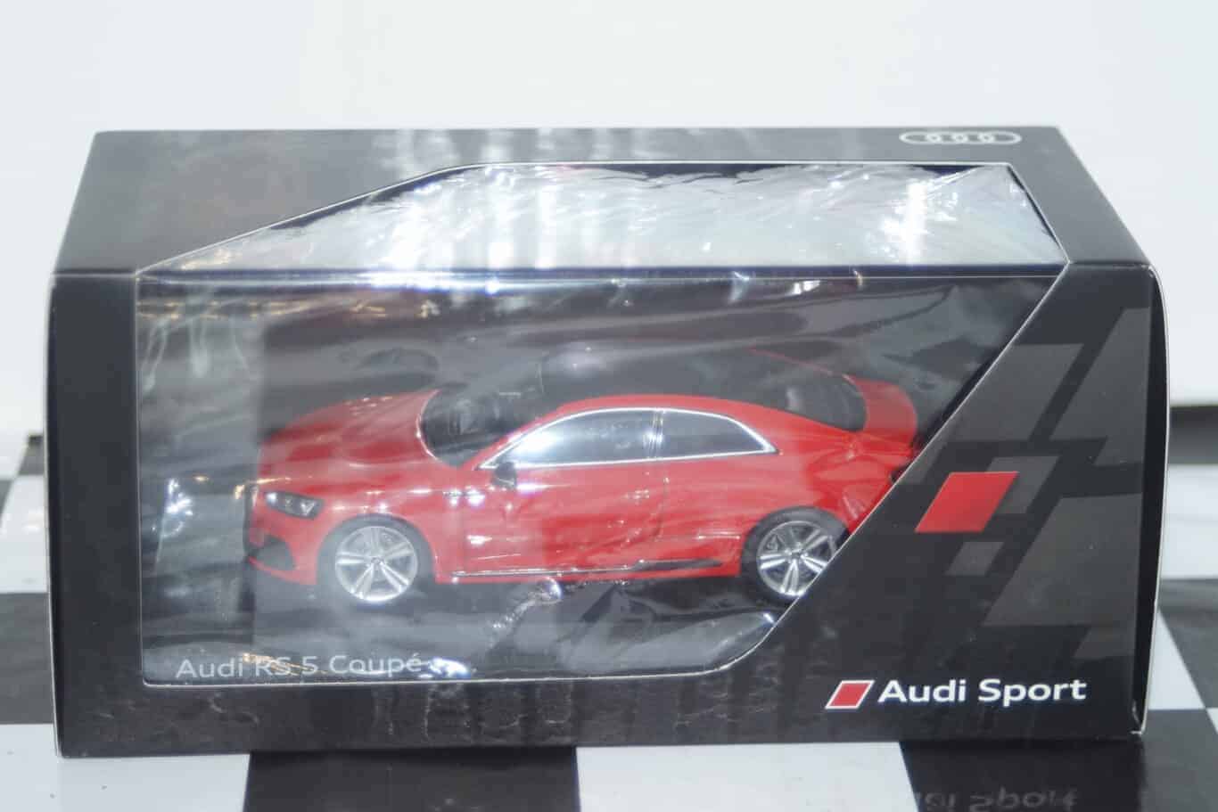 Spark audi a1 2018 white/black dealer 1:43 resin audi5011801031
