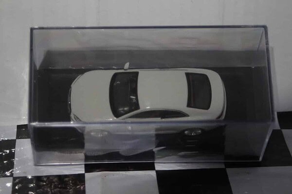Spark audi a1 2018 white/black dealer 1:43 resin audi5011801031