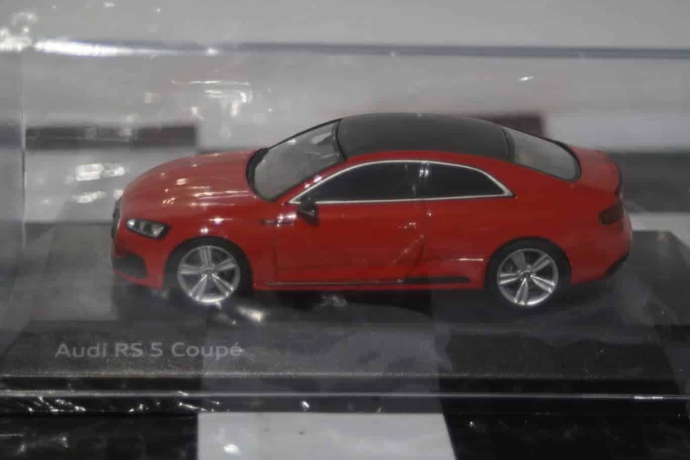 Spark audi a1 2018 white/black dealer 1:43 resin audi5011801031