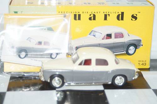 Vanguards rover p4 ivory/grey va19008 1:43 scale