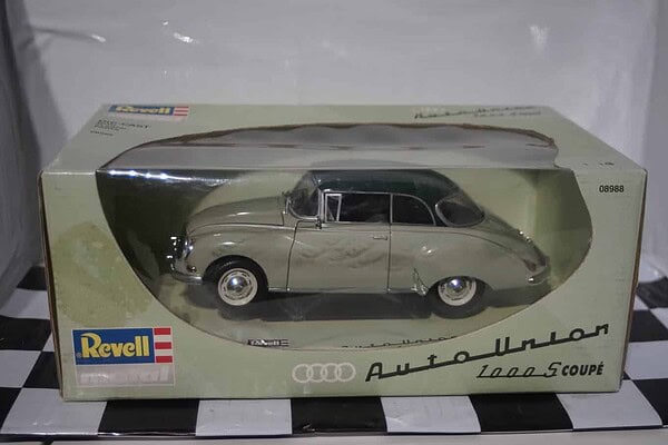 Mercedes issue CLK DTM Lamy 1:18 Diecast B6 696 2121 Maisto