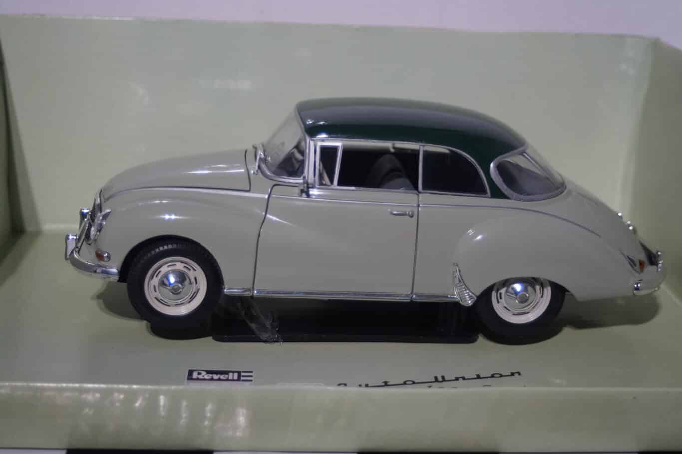 Mercedes issue CLK DTM Lamy 1:18 Diecast B6 696 2121 Maisto