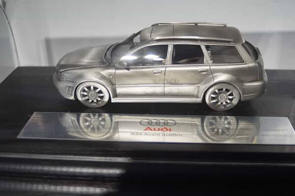 Audi dealer audi rs4 b5 avant pewter 1:24