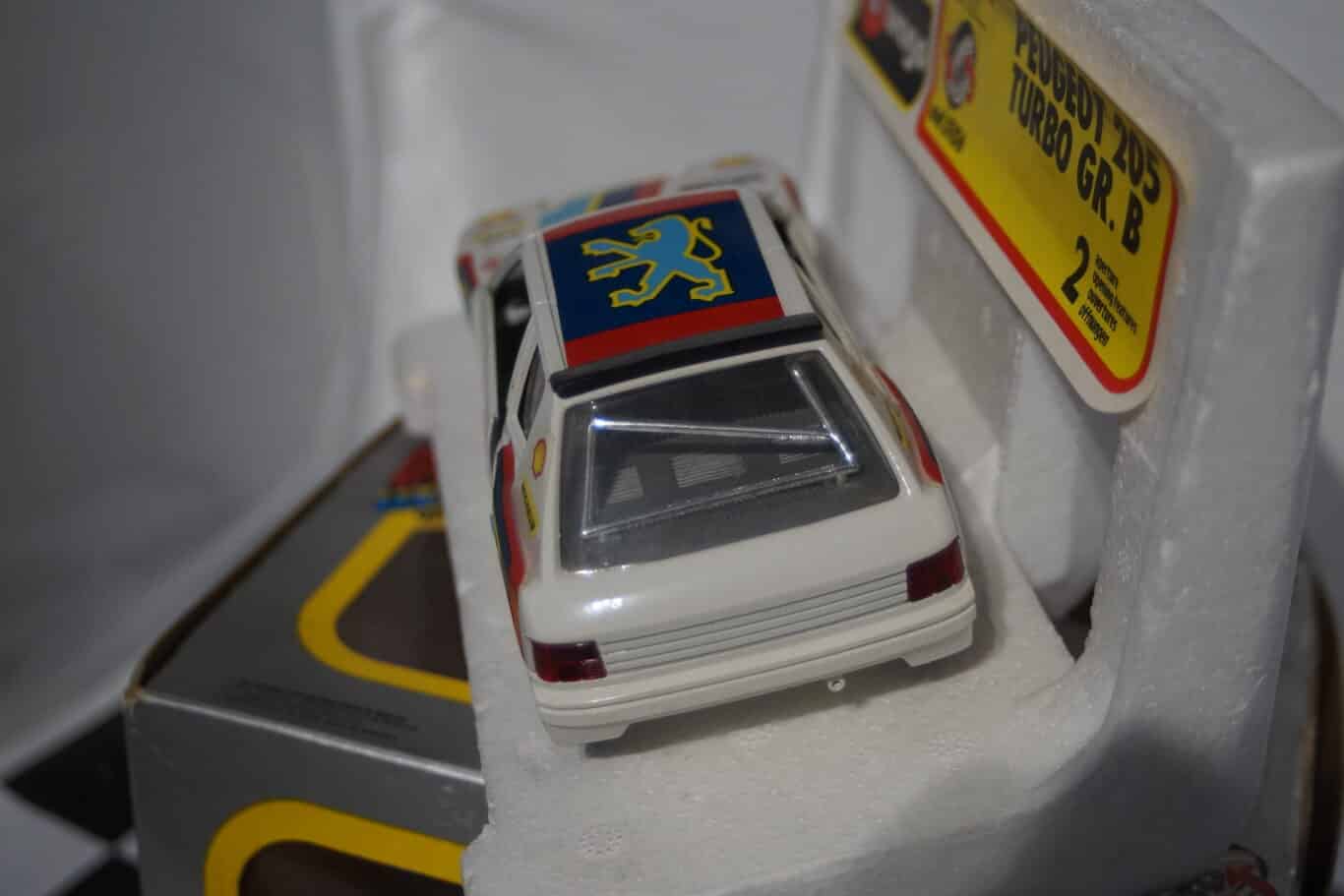 Burago Peugeot 205 T16 Group B 1:24 0106