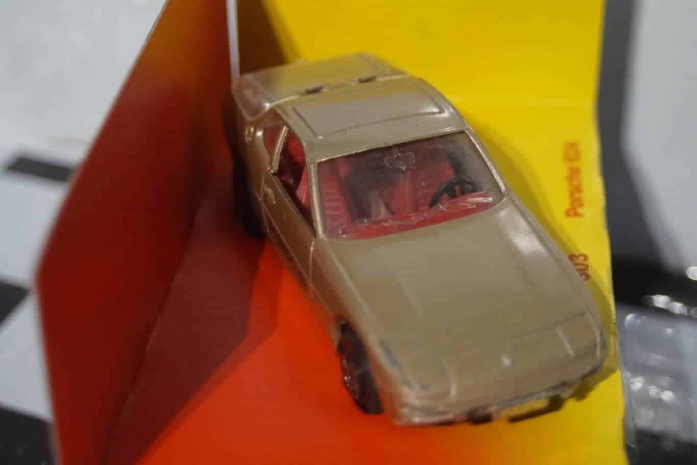 Corgi porsche 928 gold 1:36th 303