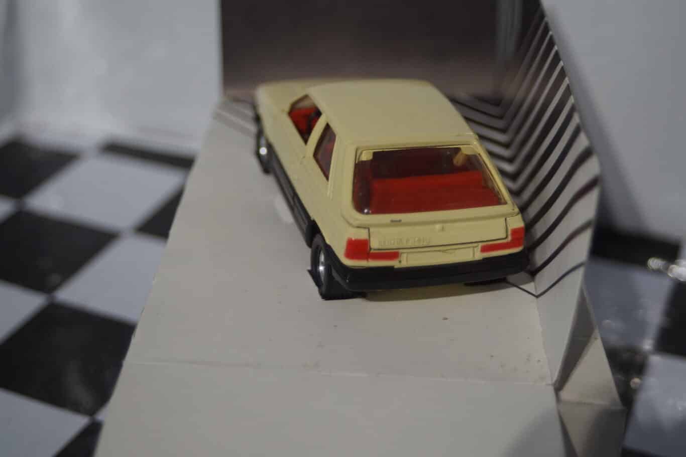 Corgi Renault 11 Electronic White 1:36th 384