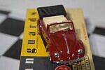 Volkswagen Beetle Cabriolet Maroon VA2000 Vanguards 1:43 Scale