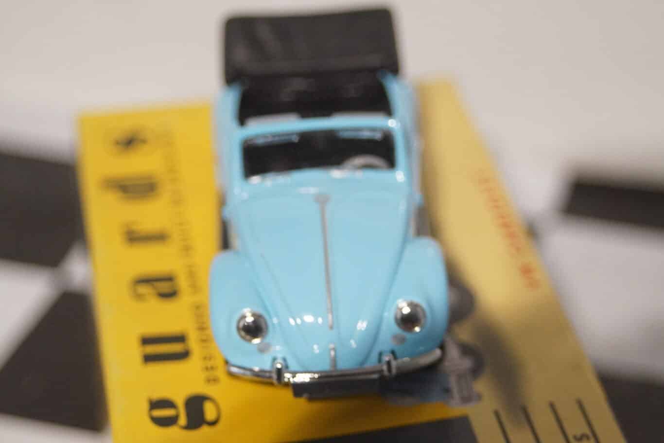 Volkswagen Beetle Cabriolet Blue VA2001 Vanguards1:43 Scale