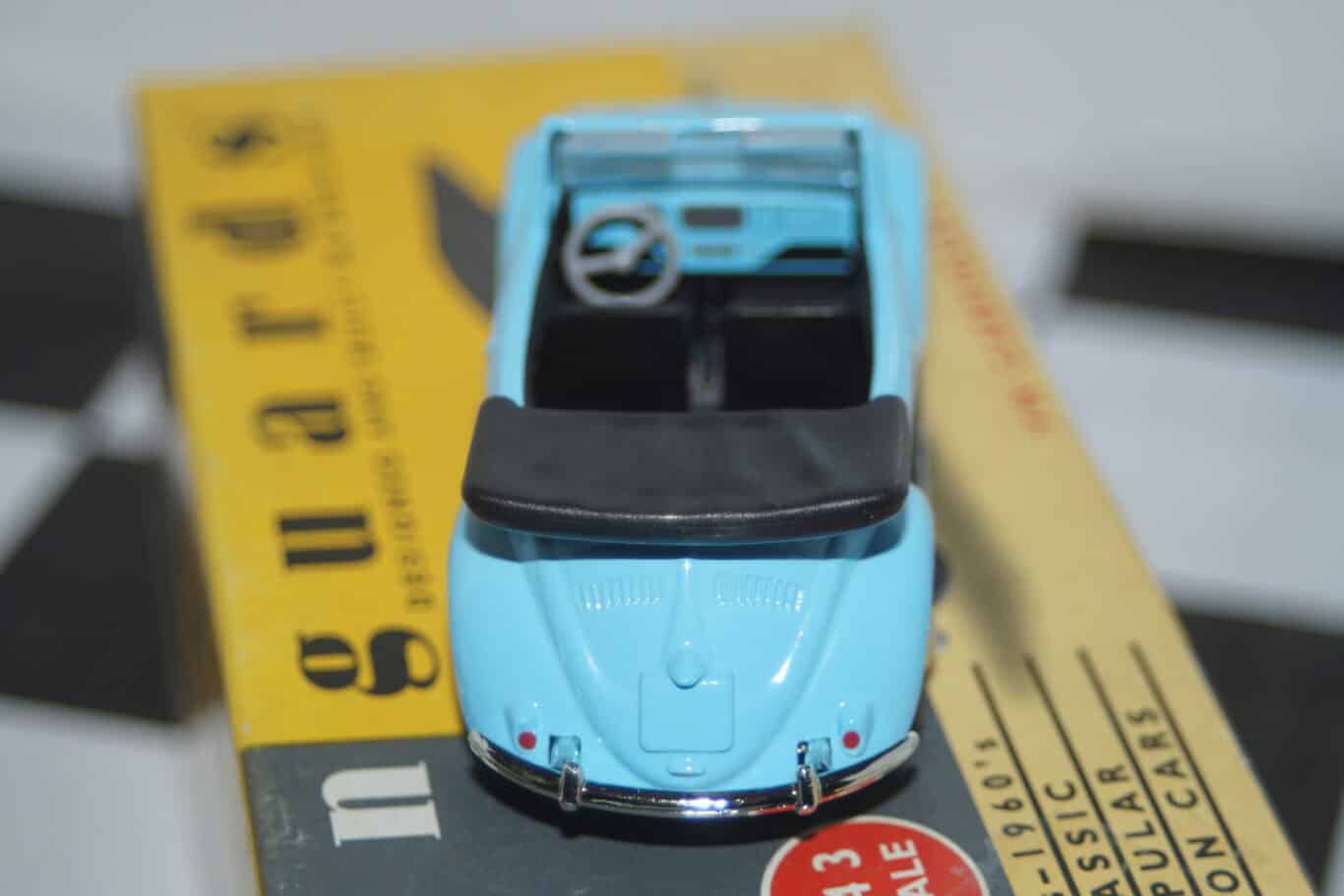Volkswagen Beetle Cabriolet Blue VA2001 Vanguards1:43 Scale