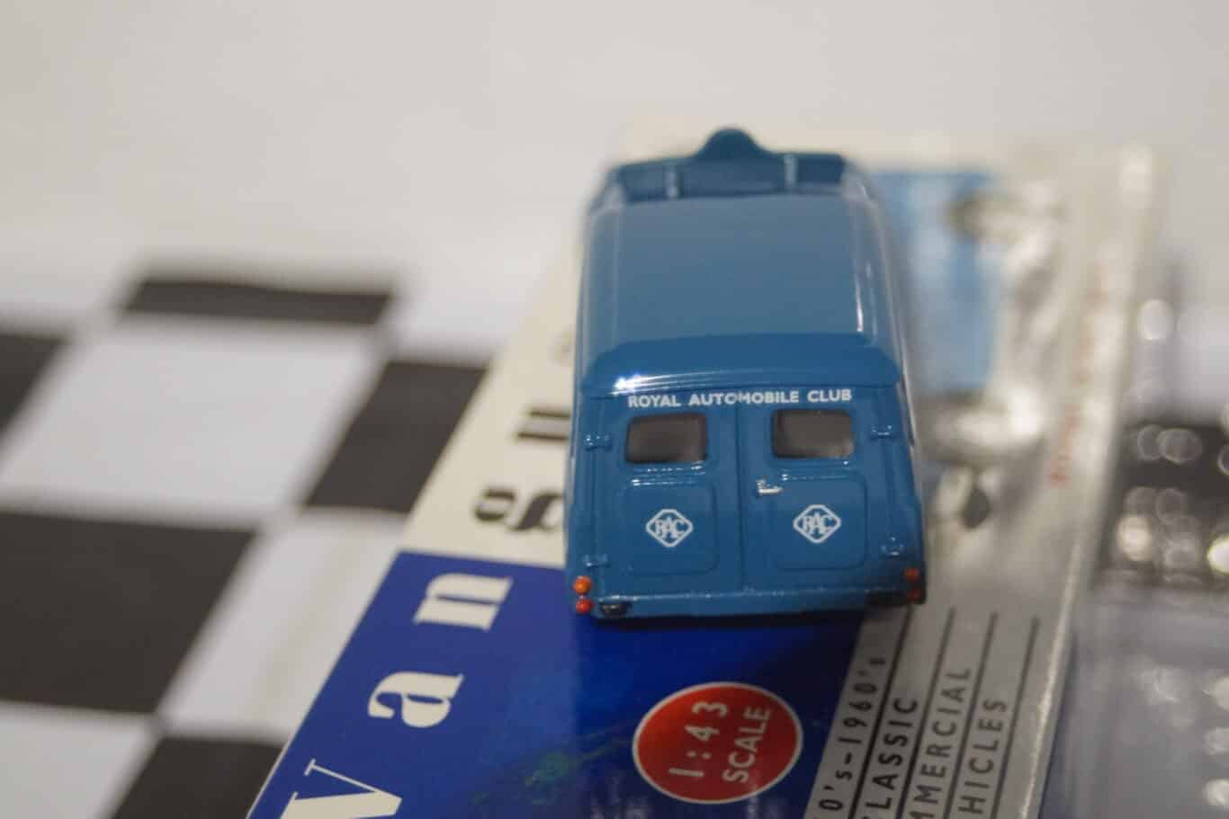 Morris Minor Van RAC Assistance VA11005 Vanguards 1:43 Scale