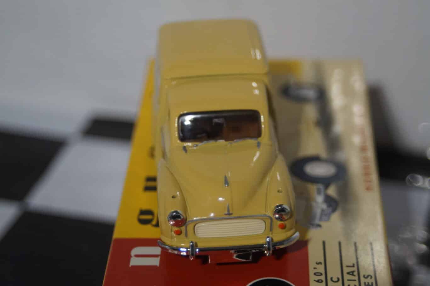 Morris Minor Van Ovaltine VA11002 Vanguards Yellow 1:43 Scale