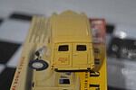 Morris Minor Van Ovaltine VA11002 Vanguards Yellow 1:43 Scale
