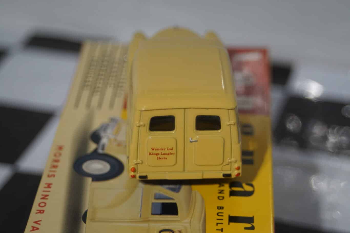 Morris Minor Van Ovaltine VA11002 Vanguards Yellow 1:43 Scale