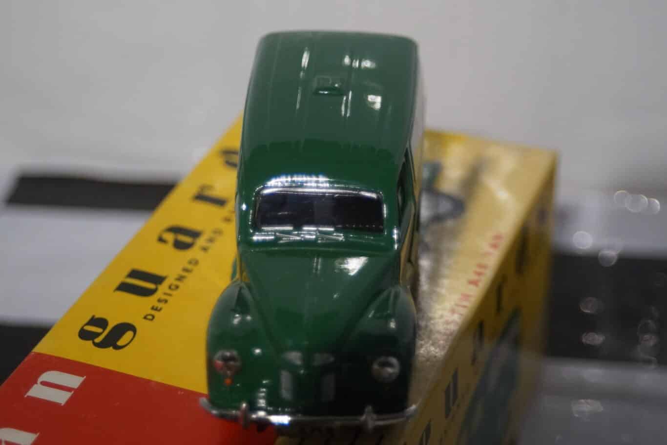 Austin A40 Green VA3000 Vanguards Ransome Lawnmowers 1/43 Diecast