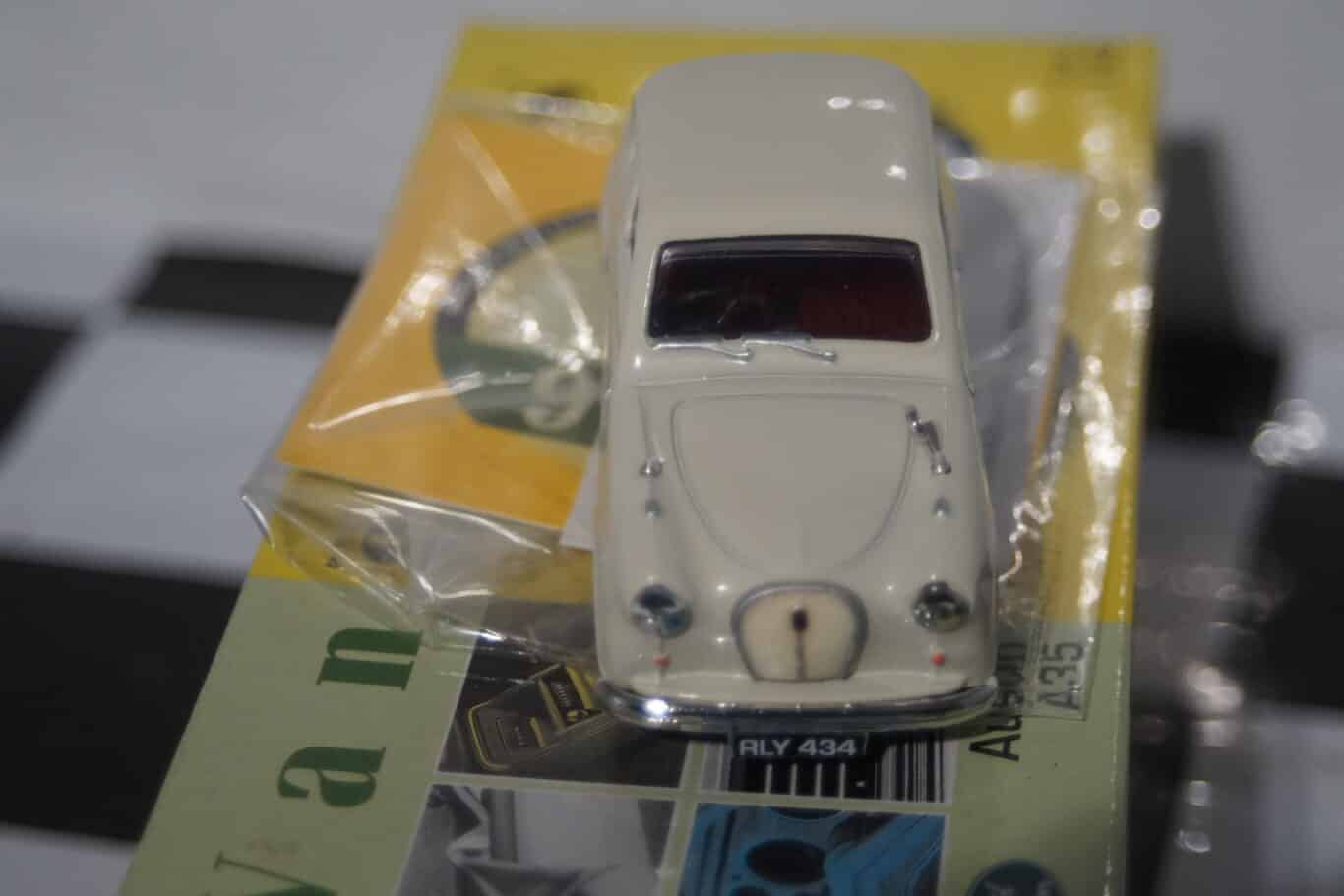 Vanguards austin a35 saloon country cream 1/43 diecast va2309