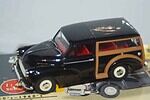 Vanguards Morris Minor Traveller Black VA10000 1:43 Scale