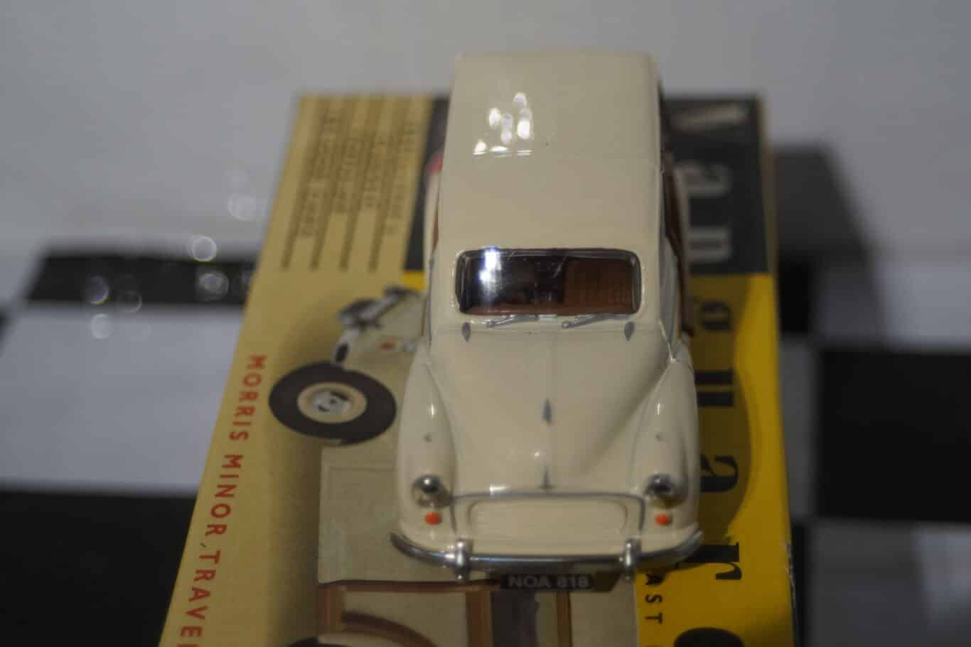 Vanguards Morris Minor Traveller Cream VA10005 1:43 Scale